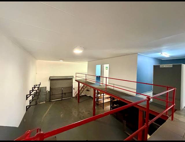 215M² BUSINESS CENTRE FOR SALE IN ALTON